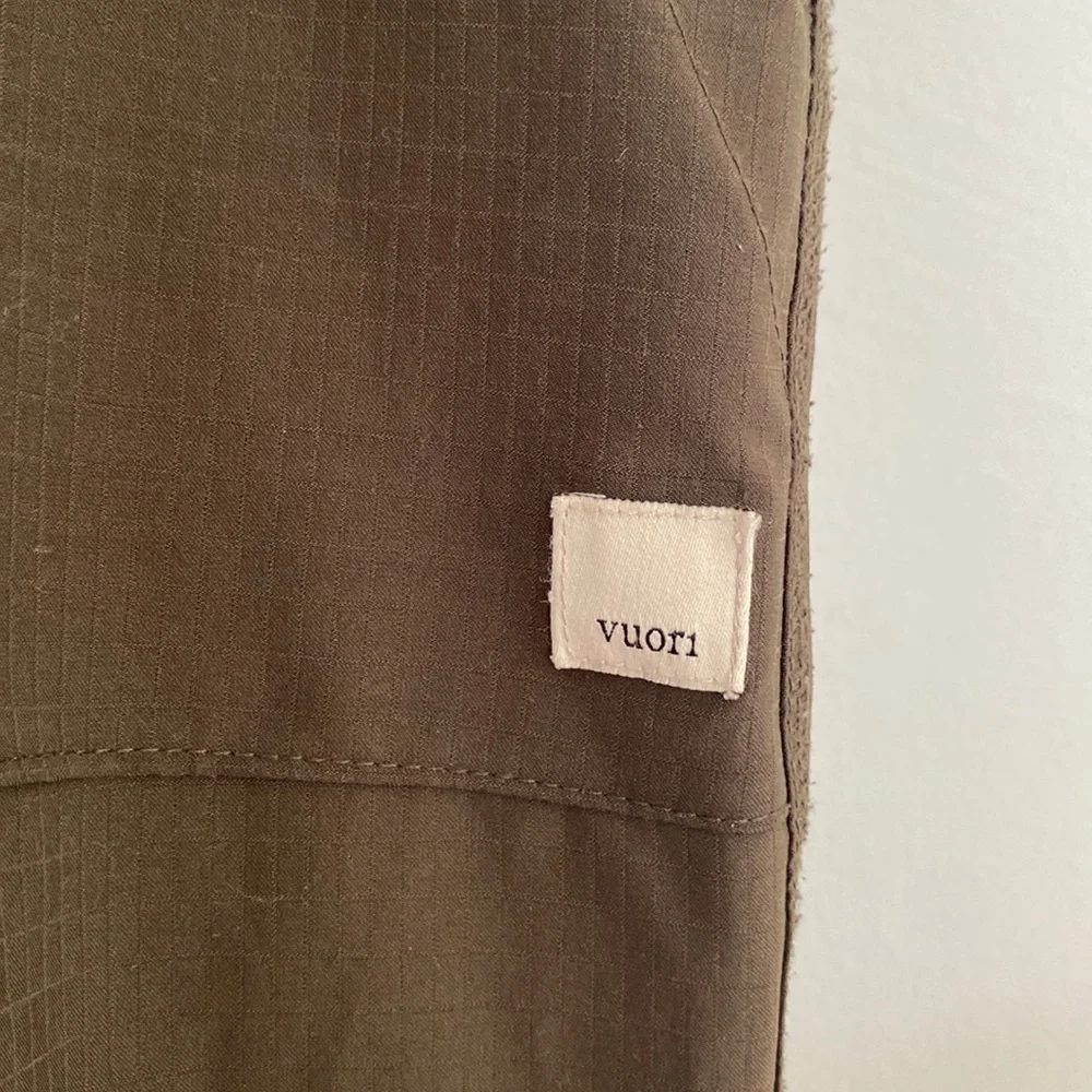 Vuori Women’s Olive Green Joggers Size Medium with Pockets - Picture 5 of 9